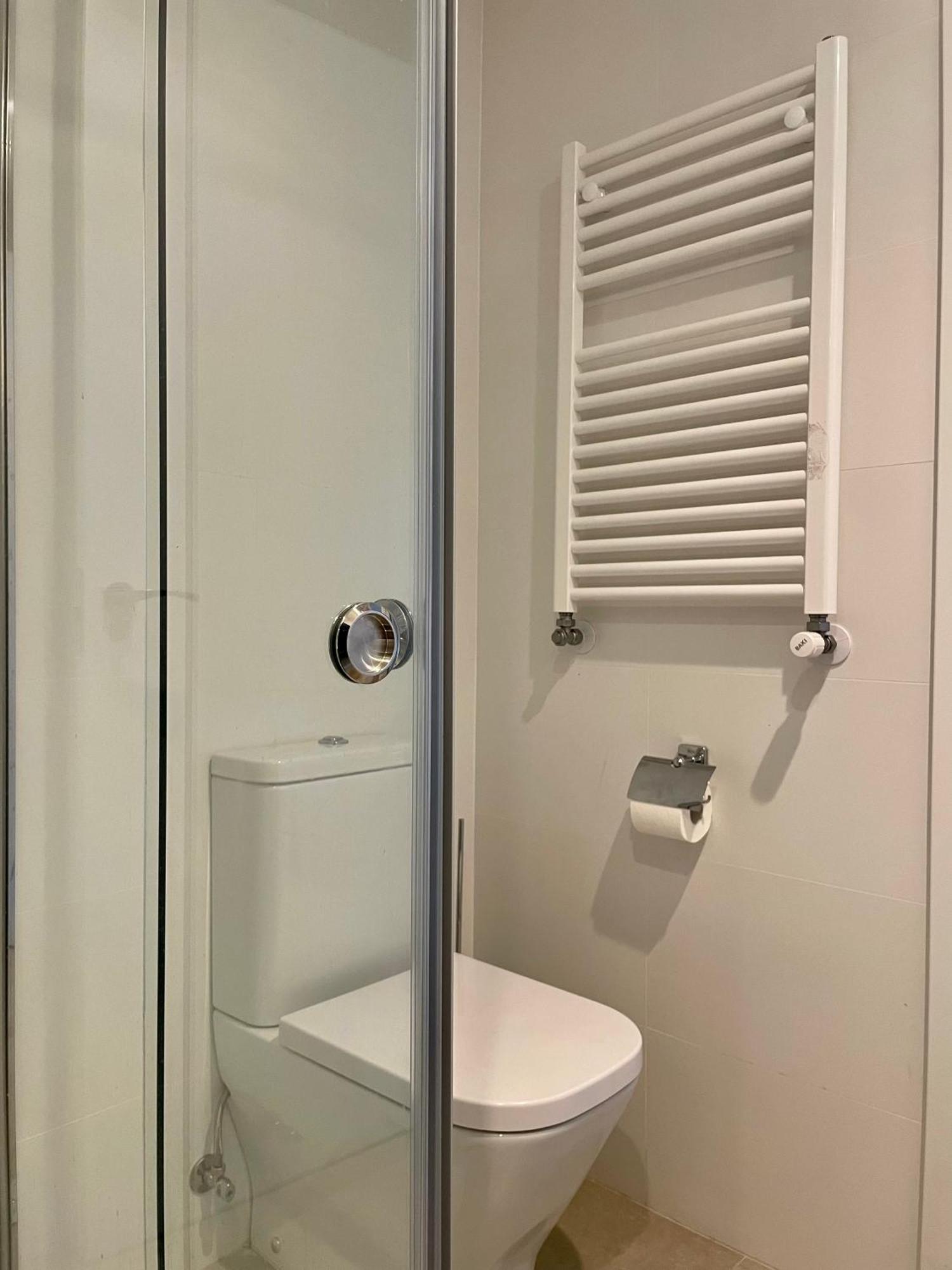 Piso De 2 Habitaciones En Centro, Zona Muy Tranquila Con Playa A 2 Min Andando Gijon Exterior photo